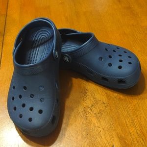 Crocs big kid J3 navy blue